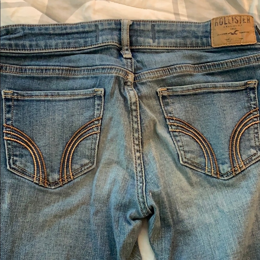Hollister Light/Medium Wash Low Rise Jean - Picture 4 of 4